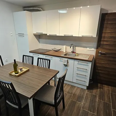 Office Escape - In Terme Catez * ברז'יס