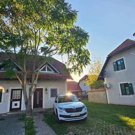 Office Escape - In Terme Catez * ברז'יס